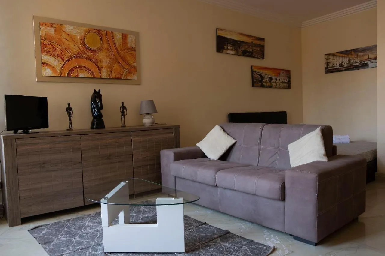 Tritone Apartment Rome 0*,
